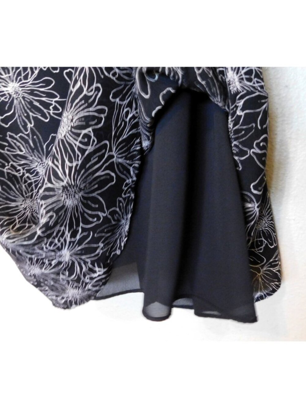 Laura Scott Floral Skirt L 14-16 Black White Lined Elastic Waist Lightweight - Picture 4 of 5